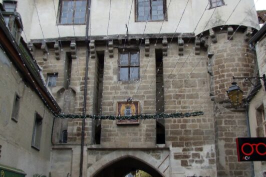 {:fr}FRANCE (Bourgogne) : A VENDRE Exceptionnel Porte fortifiée Monument Historique Classé 15-17ème{:}{:en}FRANCE (Burgondy): FOR SALE Exceptional fortified gate, listed historic monument, 15th-17th century{:}