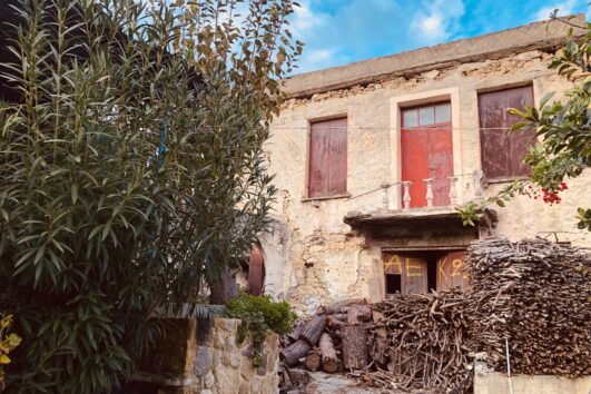{:fr}GRECE (Crète) : A VENDRE ancienne maison de maître vénitienne en pierre à rénover à 5 km de la mer  {:}{:en}GREECE (Crète): TO SELL Old Venetian stone mansion to renovate, 5 km from the sea {:} (Copie)